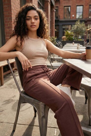 Kahverengi Yumuşak Dokulu Cepli Ön Dikiş Detaylı Kadın Palazzo Pantolon - 94670 