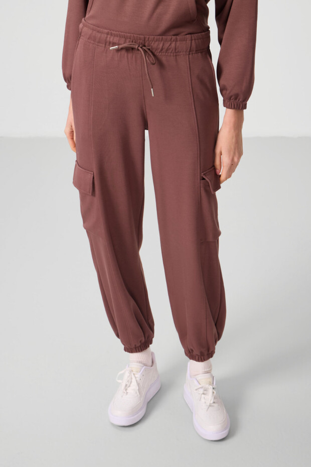 Kahverengi Yumuşak Dokulu Dik Yaka Gizli Fermuarlı Oversize Kadın Eşofman Takım - 95351 - 2
