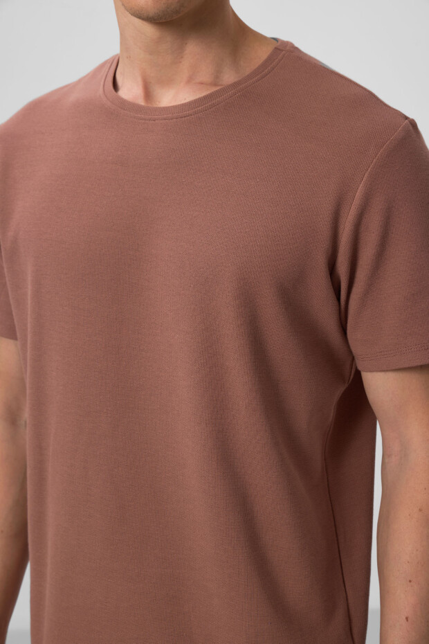 Kahverengi Yüzeyi Dokulu Rahat Form Basic Erkek T-Shirt - 88436 - 3