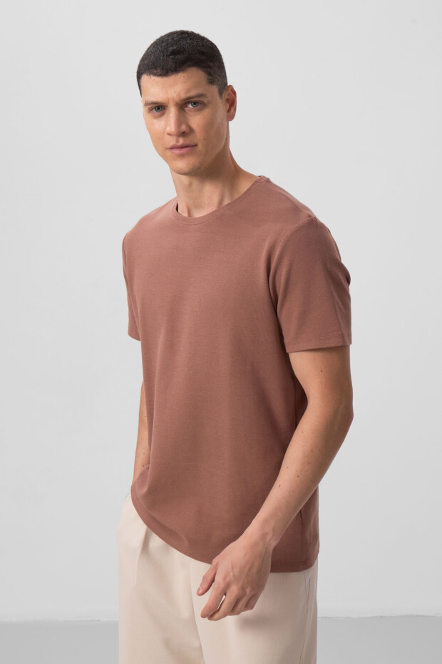 Kahverengi Yüzeyi Dokulu Rahat Form Basic Erkek T-Shirt - 88436 - 4