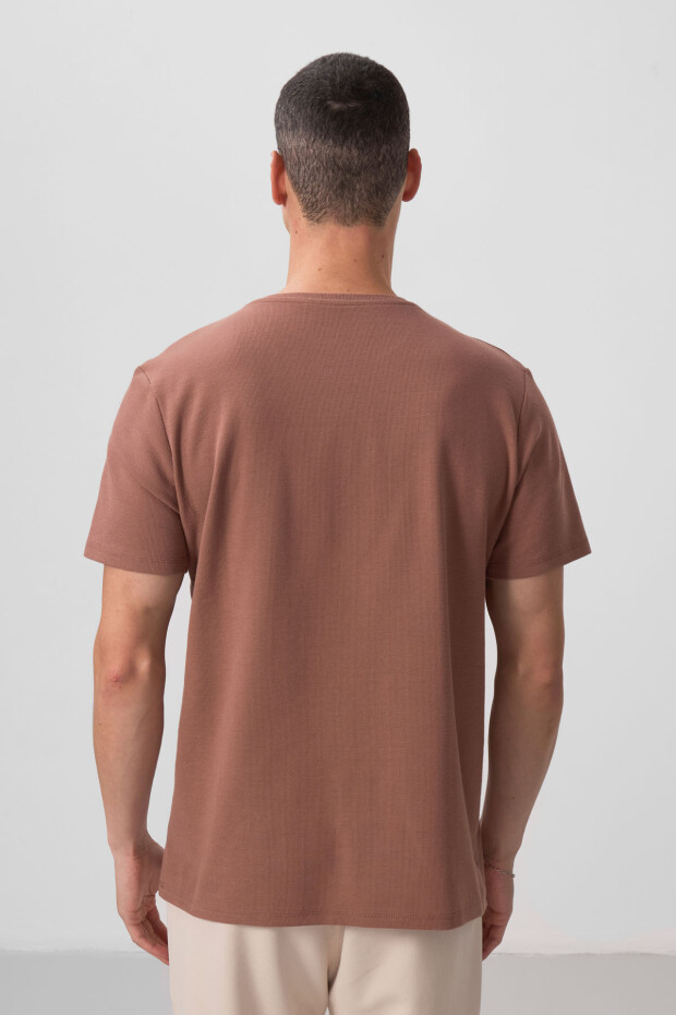 Kahverengi Yüzeyi Dokulu Rahat Form Basic Erkek T-Shirt - 88436 - 5