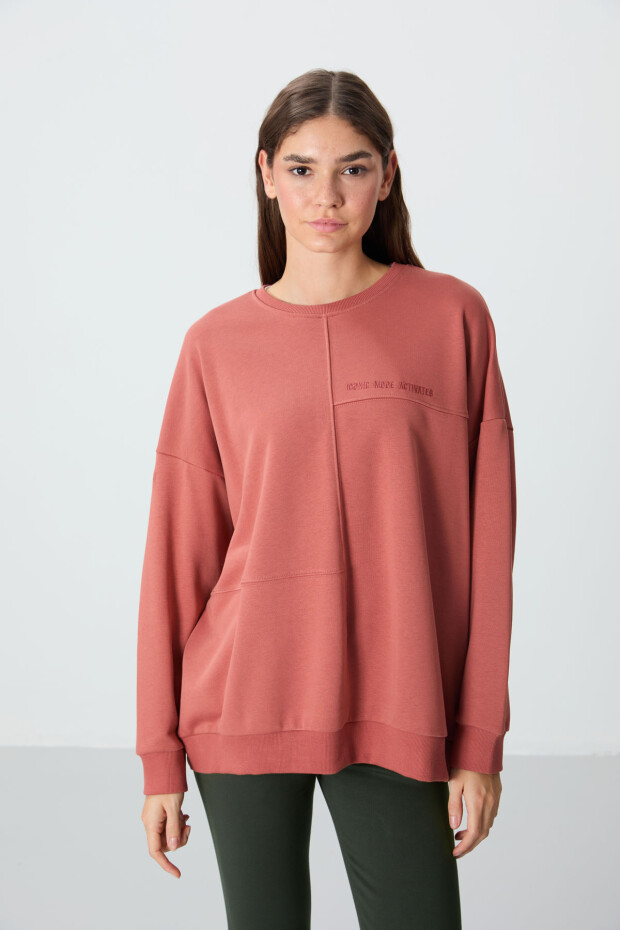 Kiremit Kompakt Pamuklu Kalın Pürüzsüz Dokulu O Yaka Oversize Fit Kadın Sweatshirt - 97288