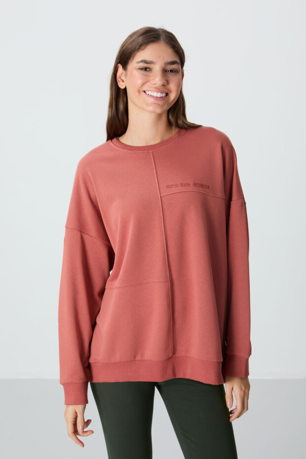 Kiremit Kompakt Pamuklu Kalın Pürüzsüz Dokulu O Yaka Oversize Fit Kadın Sweatshirt - 97288 - 1