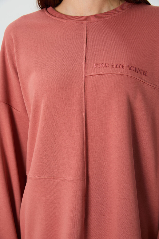 Kiremit Kompakt Pamuklu Kalın Pürüzsüz Dokulu O Yaka Oversize Fit Kadın Sweatshirt - 97288 - 4