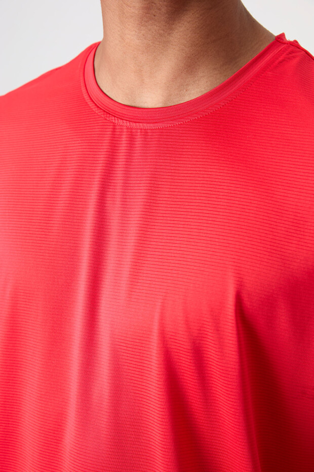 Kırmızı Nefes Alan Dokulu İnce Esnek Standart Fit Erkek Performans T-Shirt - 88383 - 3