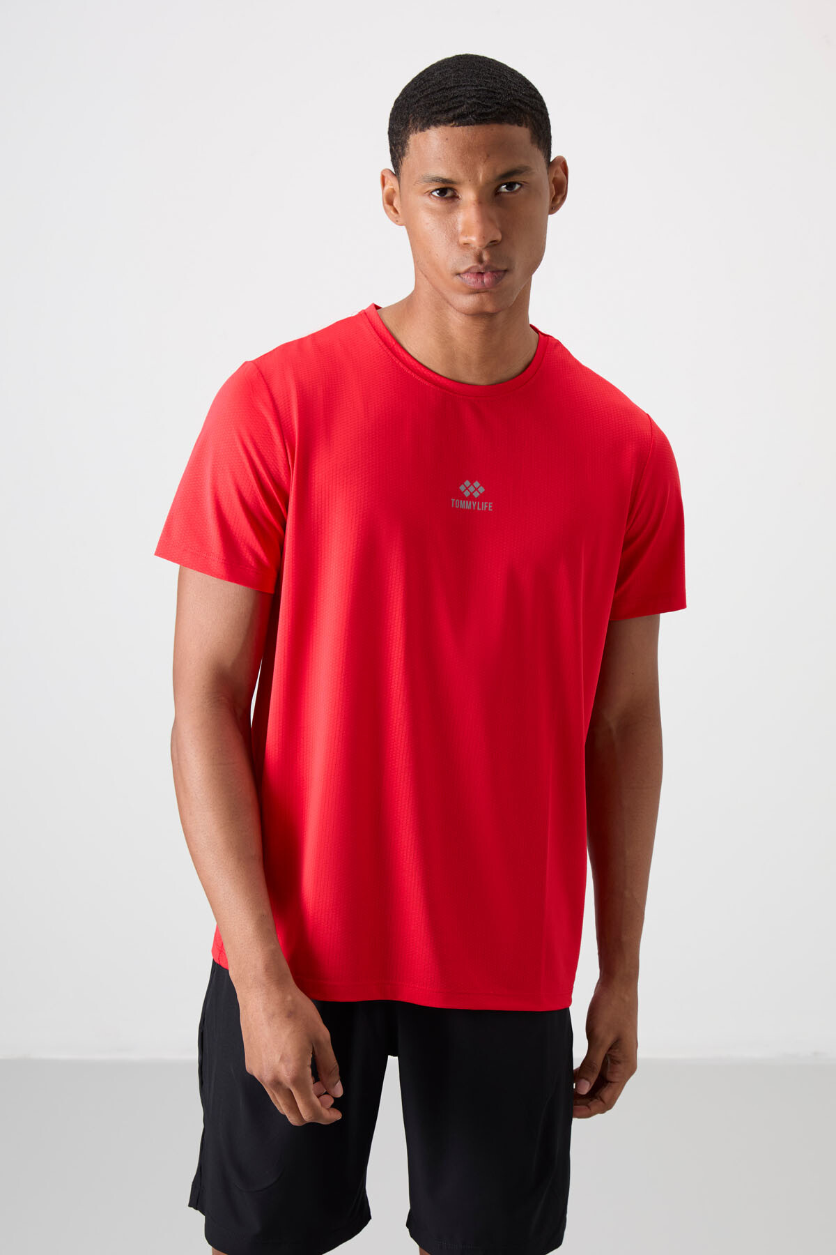 Kırmızı Nefes Alan Dokulu İnce Esnek Standart Fit Erkek Performans T-Shirt - 88387 - TOMMYLIFE