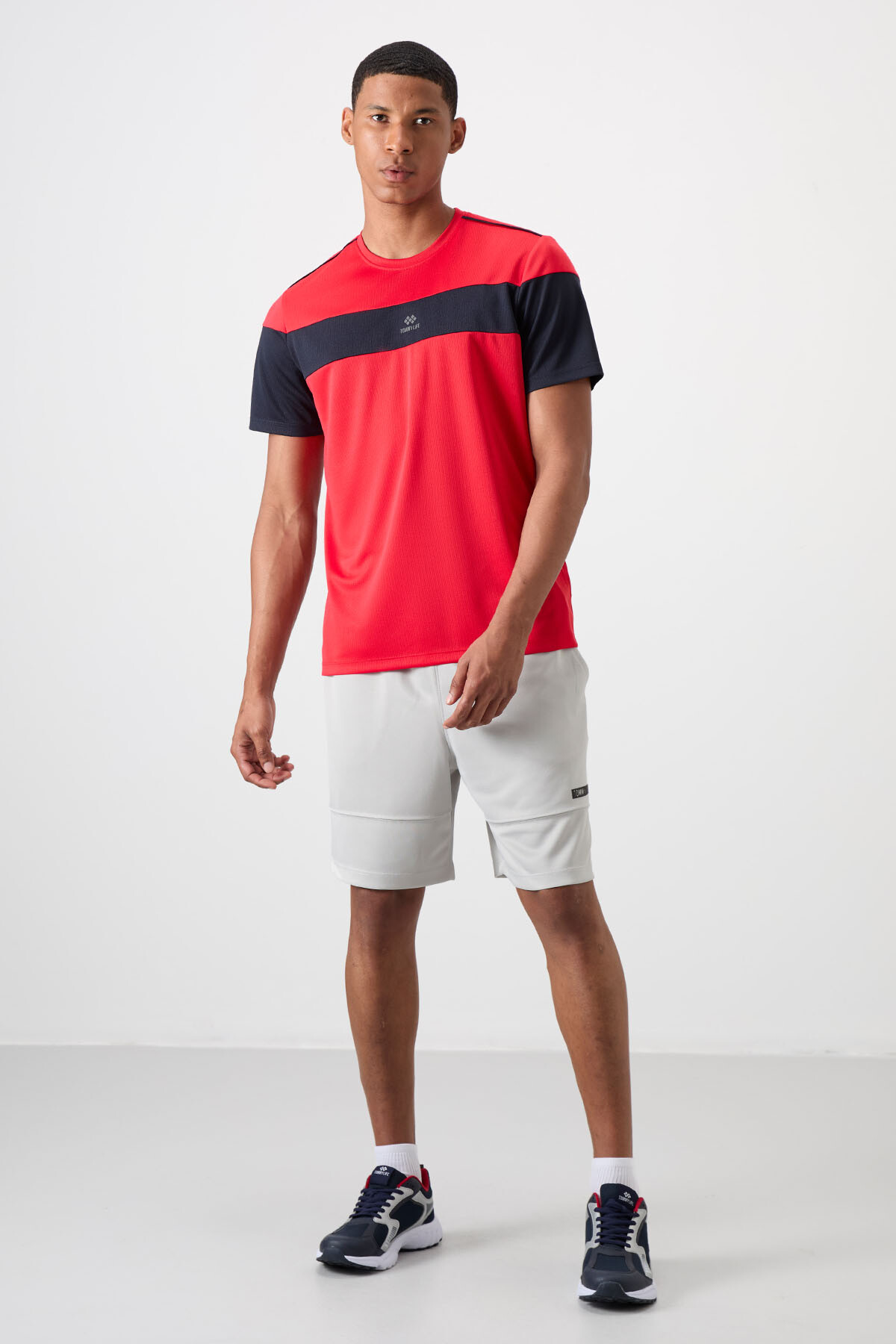 Kırmızı Nefes Alan Dokulu İnce Esnek Standart Fit Erkek Performans T-Shirt - 88396 - TOMMYLIFE (1)