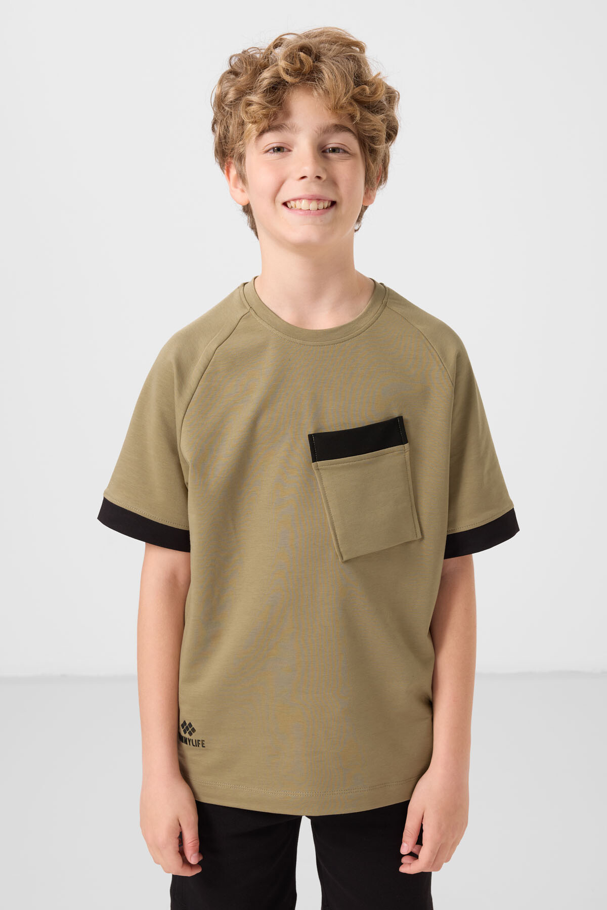 Koyu Bej Pamuklu Yumuşak Dokulu Oversize Cep Detaylı Erkek Çocuk T-Shirt - 11295 - TOMMYLIFE
