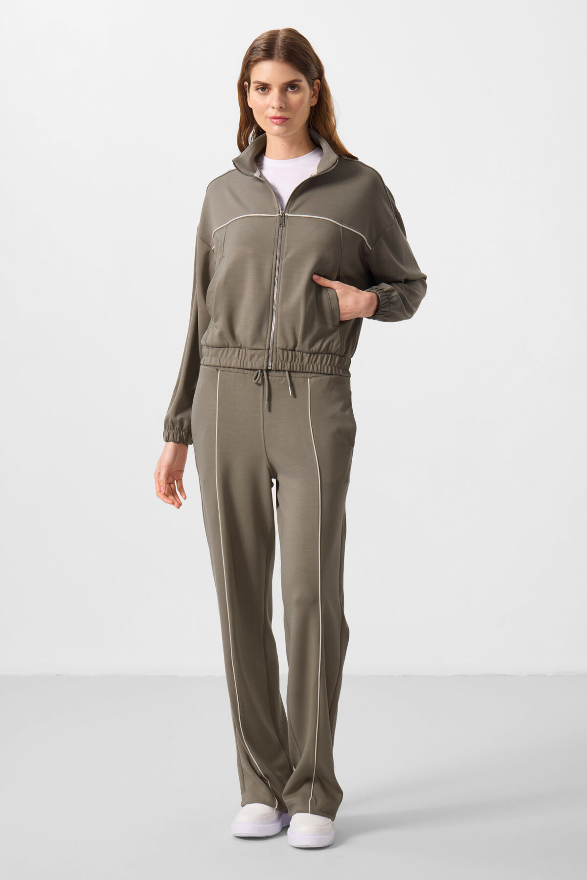 Koyu Bej Yumuşak Dokulu Dik Yaka Oversize Lastikli Kadın Eşofman Takım - 95349 - TOMMYLIFE (1)