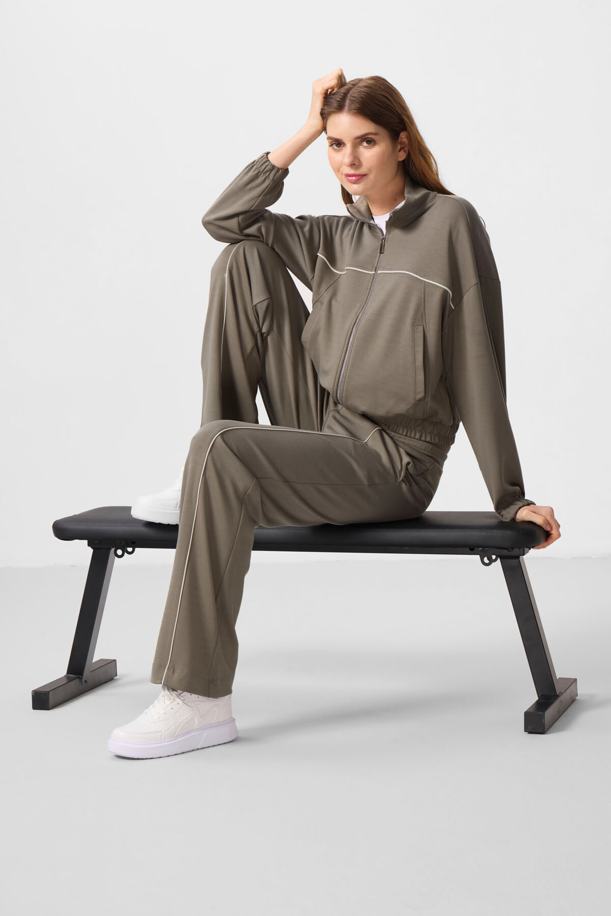 Koyu Bej Yumuşak Dokulu Dik Yaka Oversize Lastikli Kadın Eşofman Takım - 95349 - TOMMYLIFE