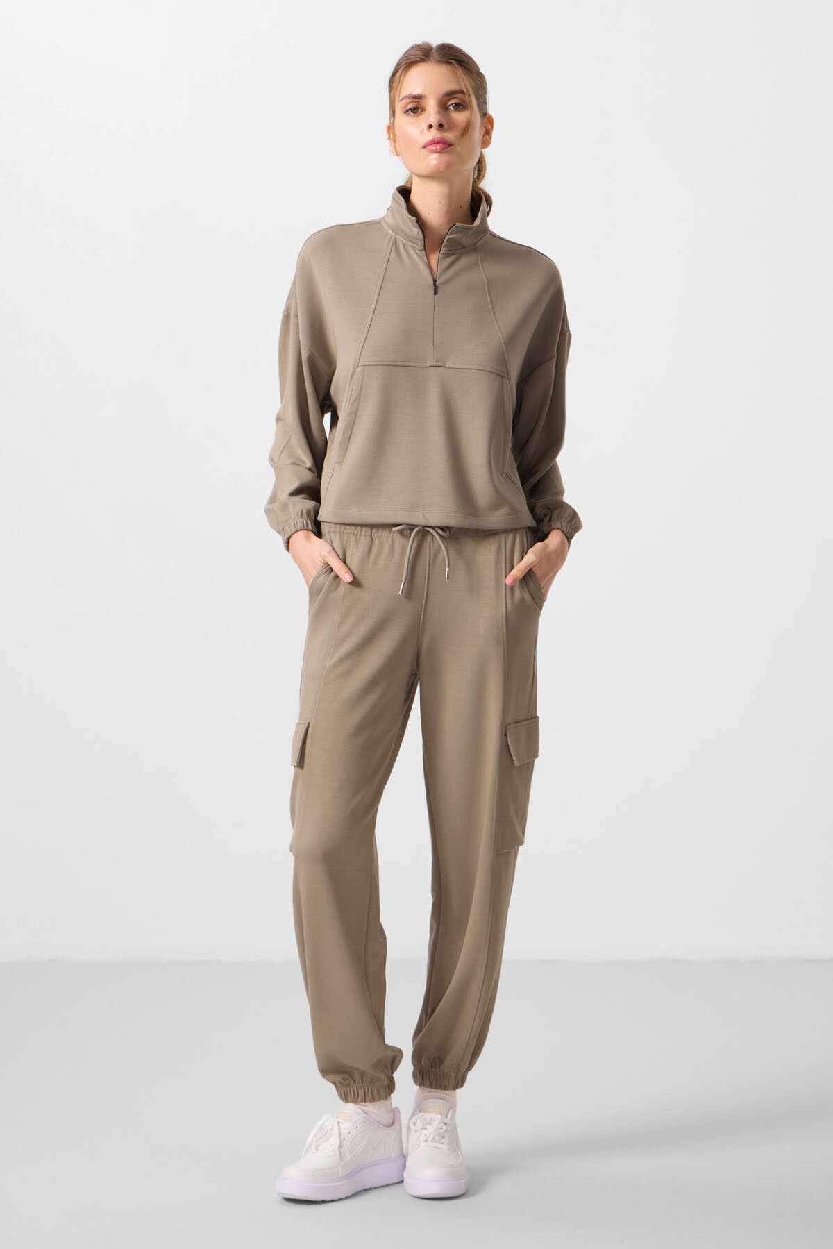 Koyu Bej Yumuşak Dokulu Dik Yaka Gizli Fermuarlı Oversize Kadın Eşofman Takım - 95351 - TOMMYLIFE