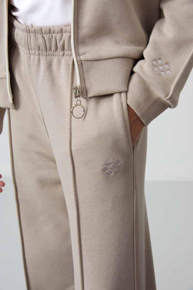 Koyu Bej Pamuklu İçi Tüylü Yumuşak Dokulu Standart Fit Nakışlı Kız Çocuk Eşofman Takım - 75161 - 4