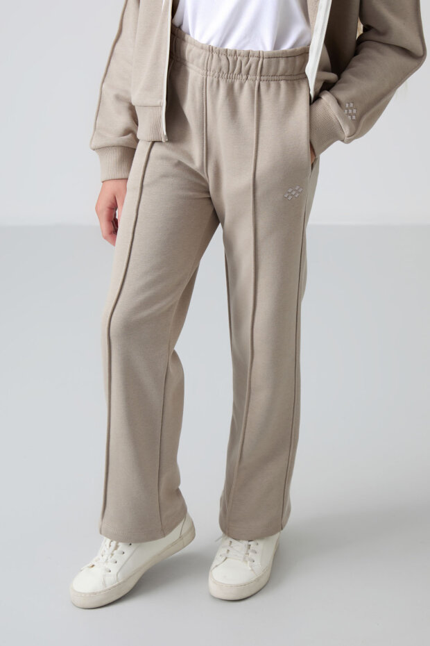 Koyu Bej Pamuklu İçi Tüylü Yumuşak Dokulu Standart Fit Nakışlı Kız Çocuk Eşofman Takım - 75161 - 2