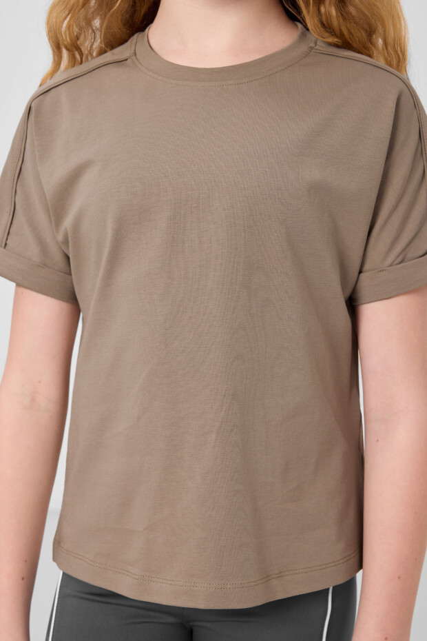 Koyu Bej Pamuklu O Yaka Standart Kalıp Basic Kız Çocuk T-Shirt - 75182 - 4