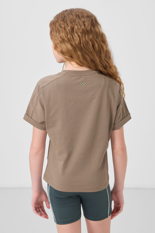 Koyu Bej Pamuklu O Yaka Standart Kalıp Basic Kız Çocuk T-Shirt - 75182 - 5