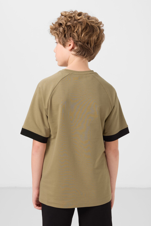 Koyu Bej Pamuklu Yumuşak Dokulu Oversize Cep Detaylı Erkek Çocuk T-Shirt - 11295 - 5