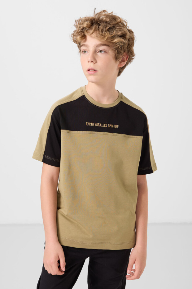 Koyu Bej Pamuklu Yumuşak Dokulu Oversize Fit Nakışlı Erkek Çocuk T-Shirt - 11290 - 4