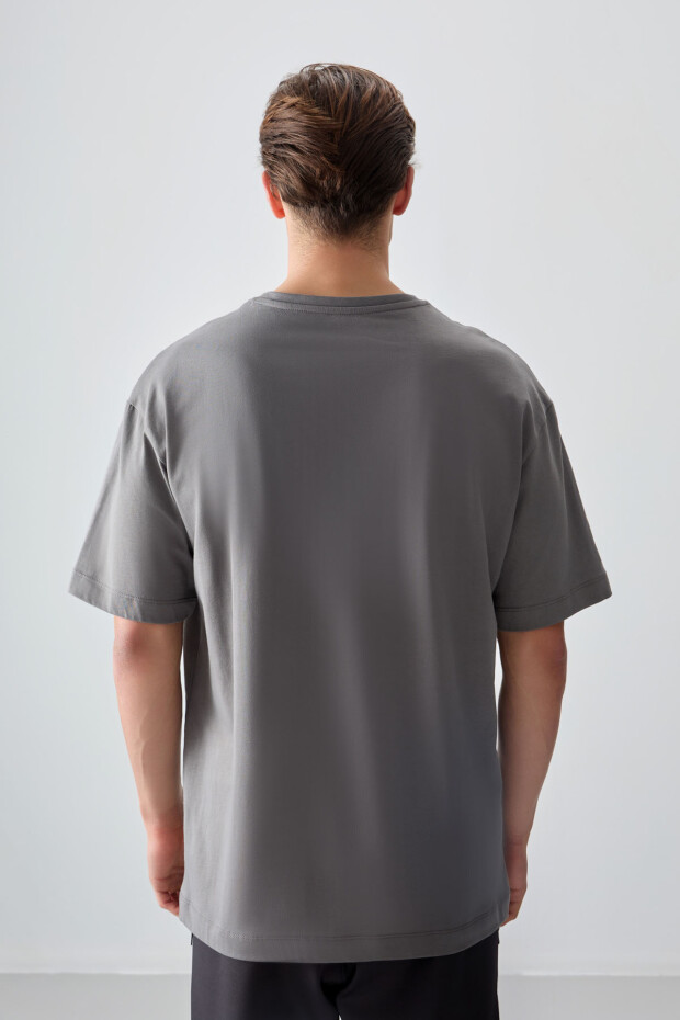 Koyu Gri %100 Pamuk Kalın Yumuşak Dokulu Oversize Fit Baskılı Erkek T-Shirt - 88361 - 5