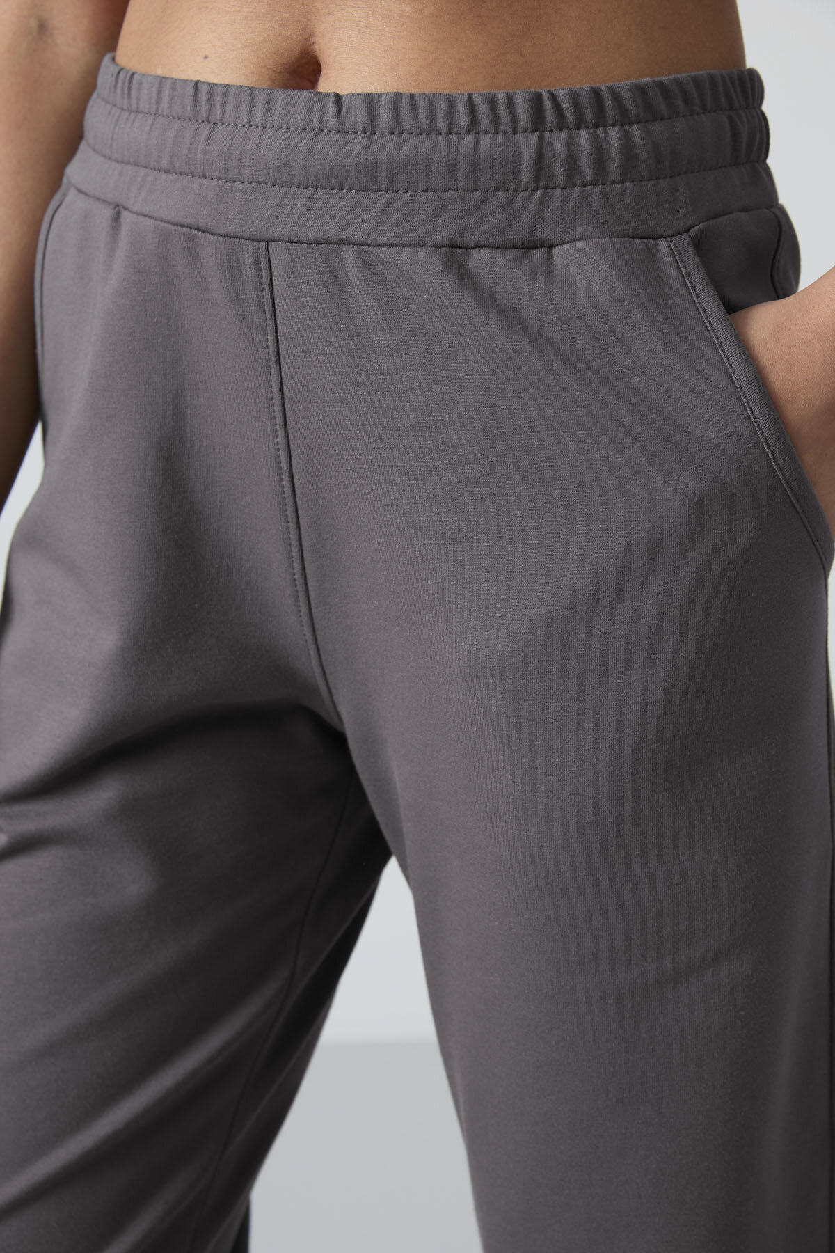 Koyu Gri Yüksek Bel Cepli Rahat Form Klasik Paça Kadın Eşofman Alt - 94584 - TOMMYLIFE (1)