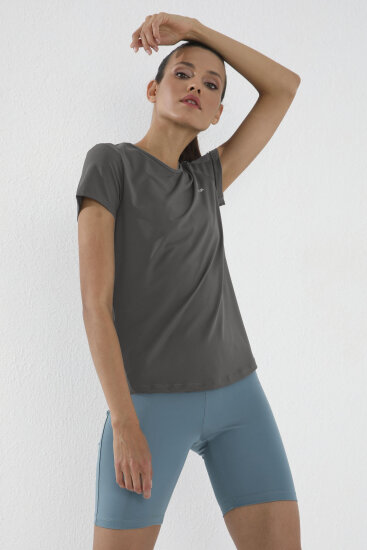 Koyu Gri Basic Kısa Kol Standart Kalıp O Yaka Kadın T-Shirt - 97144 - TOMMYLIFE (1)