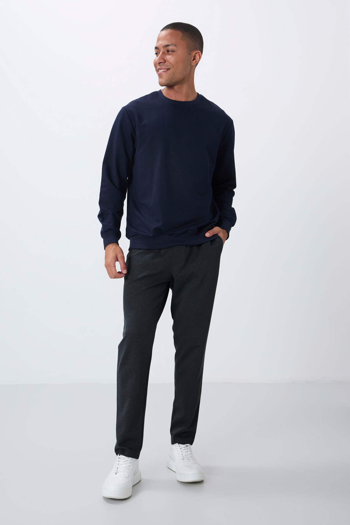 Koyu Gri Yüzeyi Dokulu Standart Fit Erkek Eşofman Alt - 82155 - Air Jones (1)