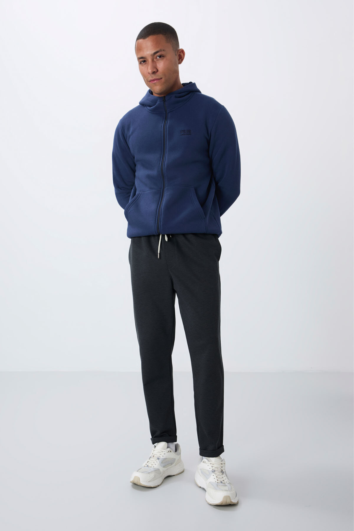 Koyu Gri Yüzeyi Dokulu Standart Fit Erkek Eşofman Alt- 82154 - Air Jones