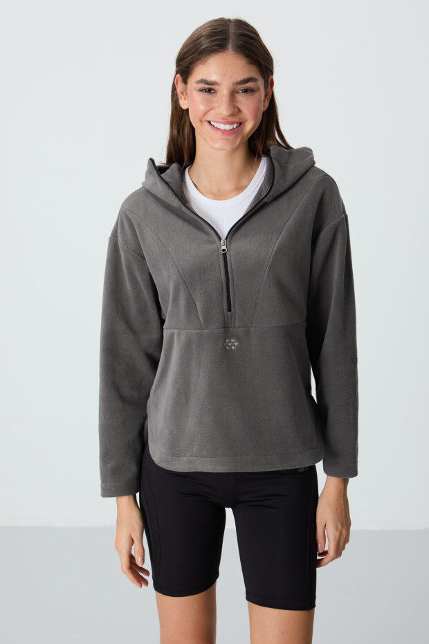 Koyu Gri Kalın Yumuşak Dokulu Kapüşonlu Standart Kalıp Nakışlı Polar Kadın Sweatshirt -97286 - 4