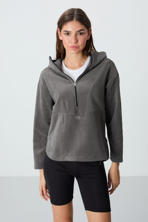 Koyu Gri Kalın Yumuşak Dokulu Kapüşonlu Standart Kalıp Nakışlı Polar Kadın Sweatshirt -97286 - 1