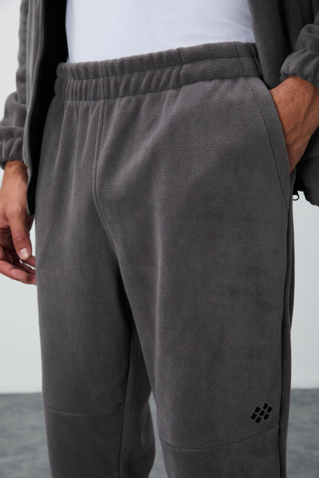 Koyu Gri Kalın Yumuşak Dokulu Comfort Fit Nakışlı Erkek Eşofman Takım - 85269 - 3
