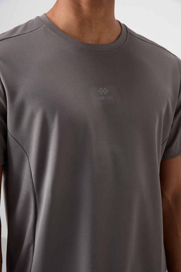 Koyu Gri Nefes Alan Dokulu İnce Esnek Standart Fit Erkek Performans T-Shirt - 88390 - 3