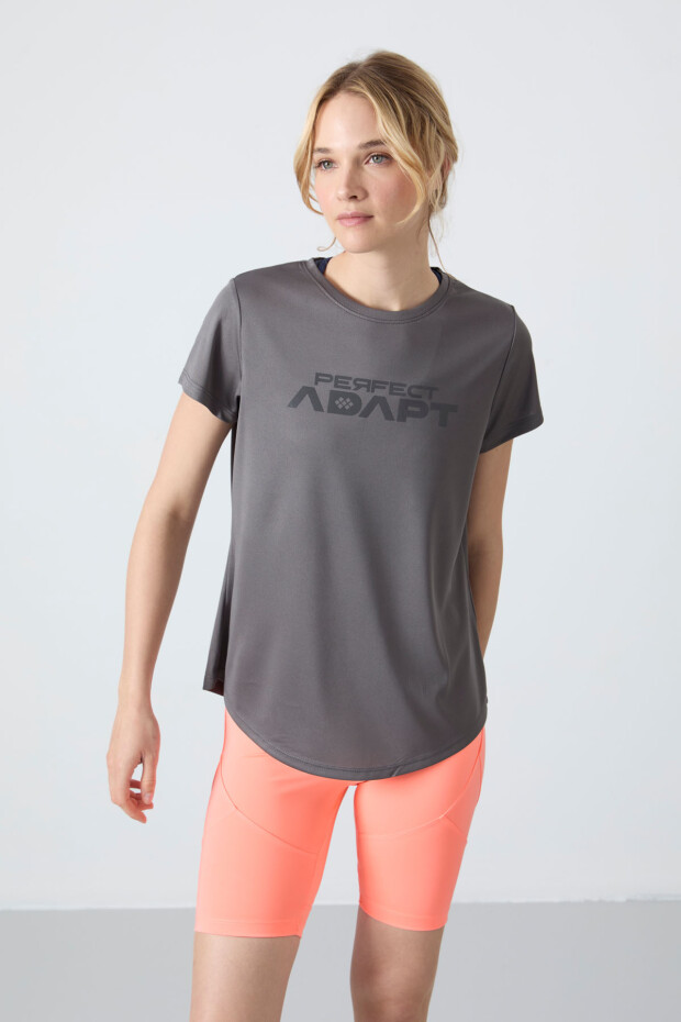 Koyu Gri Nefes Alan Dokulu İnce Esnek Standart Fit Performans Kadın T-Shirt - 97283 - 4