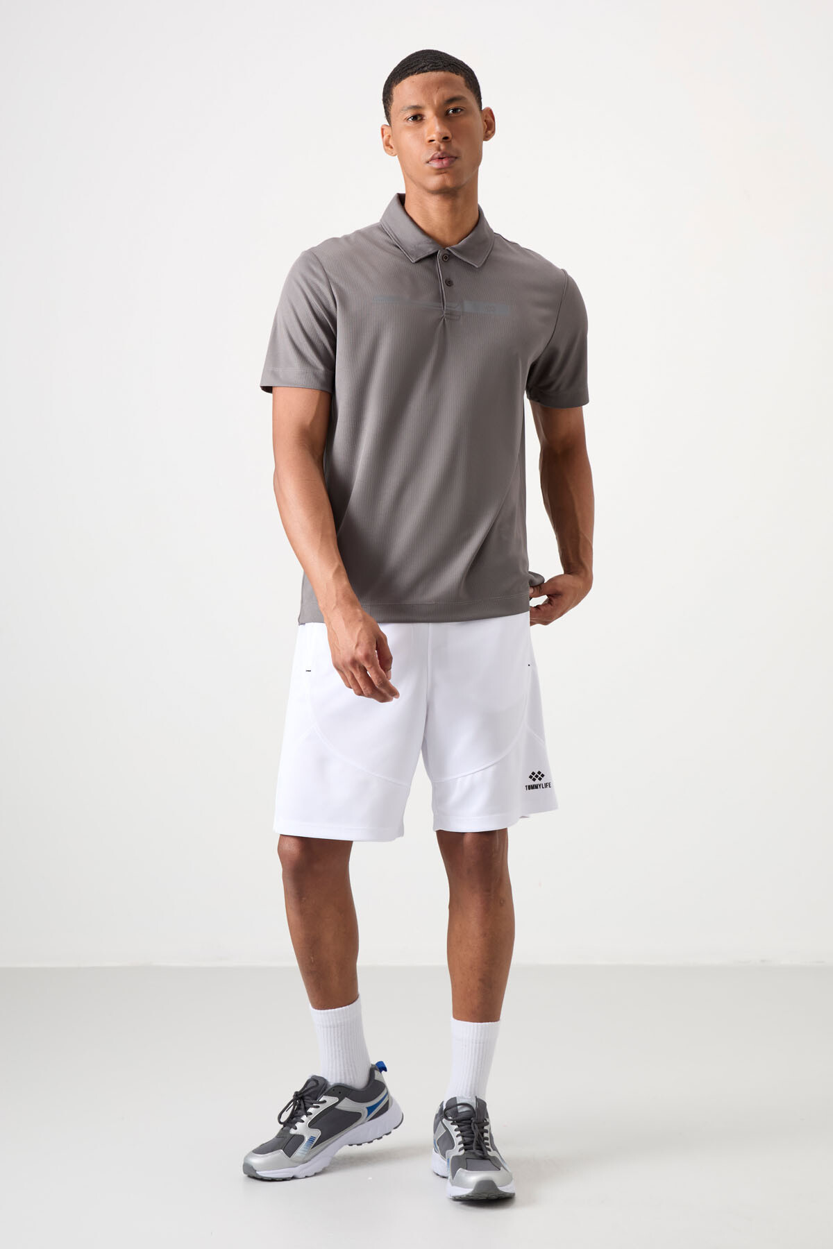 Koyu Gri Nefes Alan Dokulu İnce Esnek Standart Fit Polo Yaka Erkek Performans T-Shirt - 88393 - TOMMYLIFE (1)
