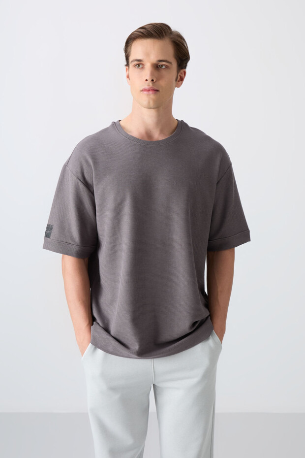 Koyu Gri Pamuklu Kalın Yüzeyi Dokulu Oversize Fit Basic Erkek T-Shirt - 88339 - 4