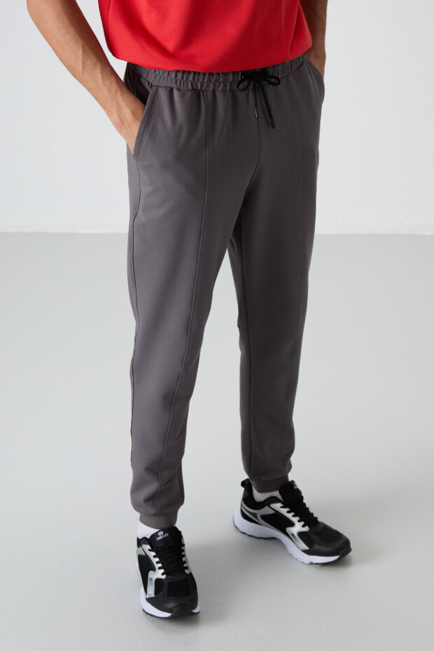 Koyu Gri Pamuklu Yumuşak Dokulu Comfort Fit Nakışlı Erkek Jogger - 82123 - 4