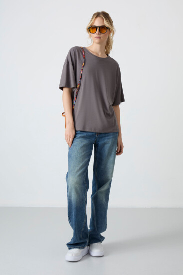Koyu Gri Penye Modal Yumuşak Tuşeli Oversize Fit Basic Kadın T-Shirt- 97285 