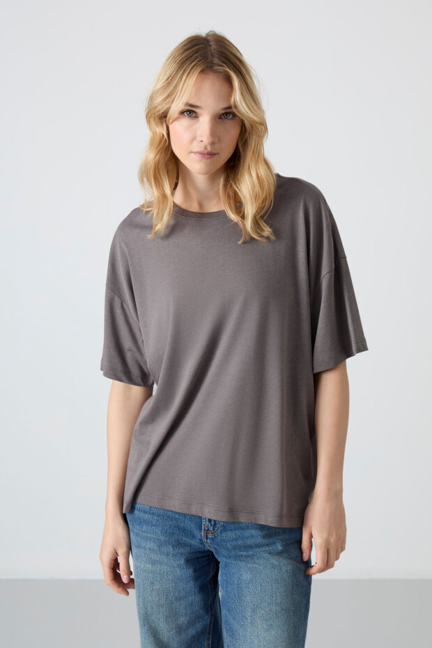Koyu Gri Penye Modal Yumuşak Tuşeli Oversize Fit Basic Kadın T-Shirt- 97285 - 3