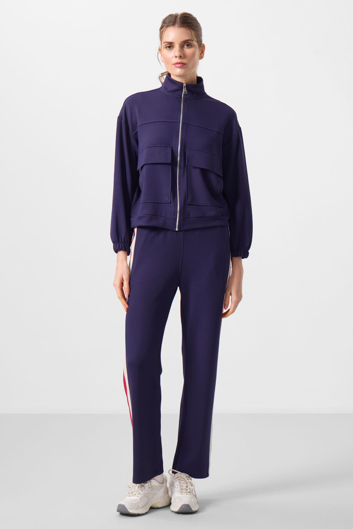 Koyu Mor Yumuşak Dokulu Dik Yaka Oversize Kargo Cepli Kadın Crop Top Sweatshirt - 97301 - TOMMYLIFE (1)