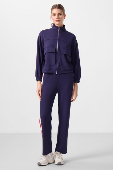 Koyu Mor Yumuşak Dokulu Dik Yaka Oversize Kargo Cepli Kadın Crop Top Sweatshirt - 97301 - TOMMYLIFE (1)