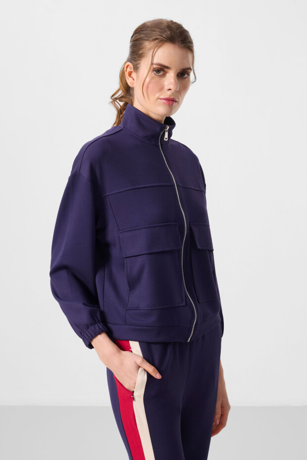 Koyu Mor Yumuşak Dokulu Dik Yaka Oversize Kargo Cepli Kadın Crop Top Sweatshirt - 97301 - 5