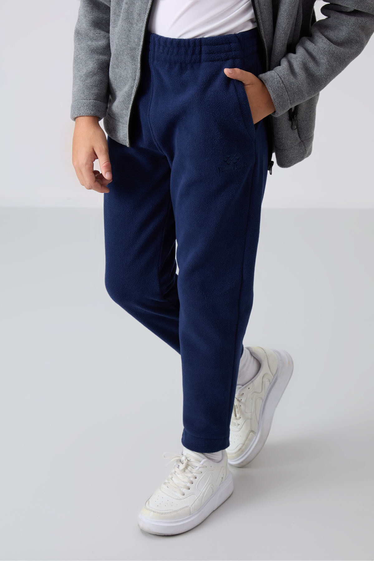 Lacivert Kalın Yumuşak Dokulu Standart Fit Nakışlı Polar Erkek Çocuk Eşofman Alt - 11219 - TOMMYLIFE (1)