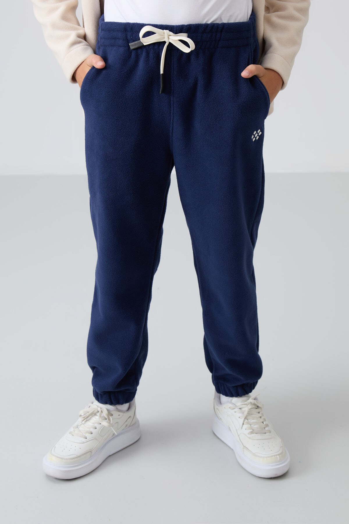Lacivert Kalın Yumuşak Dokulu Standart Fit Nakışlı Polar Erkek Çocuk Eşofman Alt - 11220 - TOMMYLIFE (1)