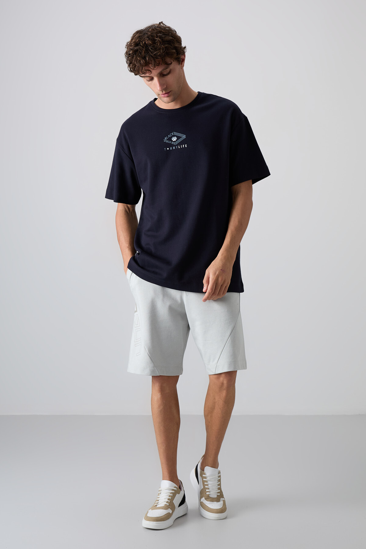 Lacivert Pamuklu Kalın Yumuşak Dokulu Oversize Fit Baskılı Erkek T-Shirt - 88325 - TOMMYLIFE (1)