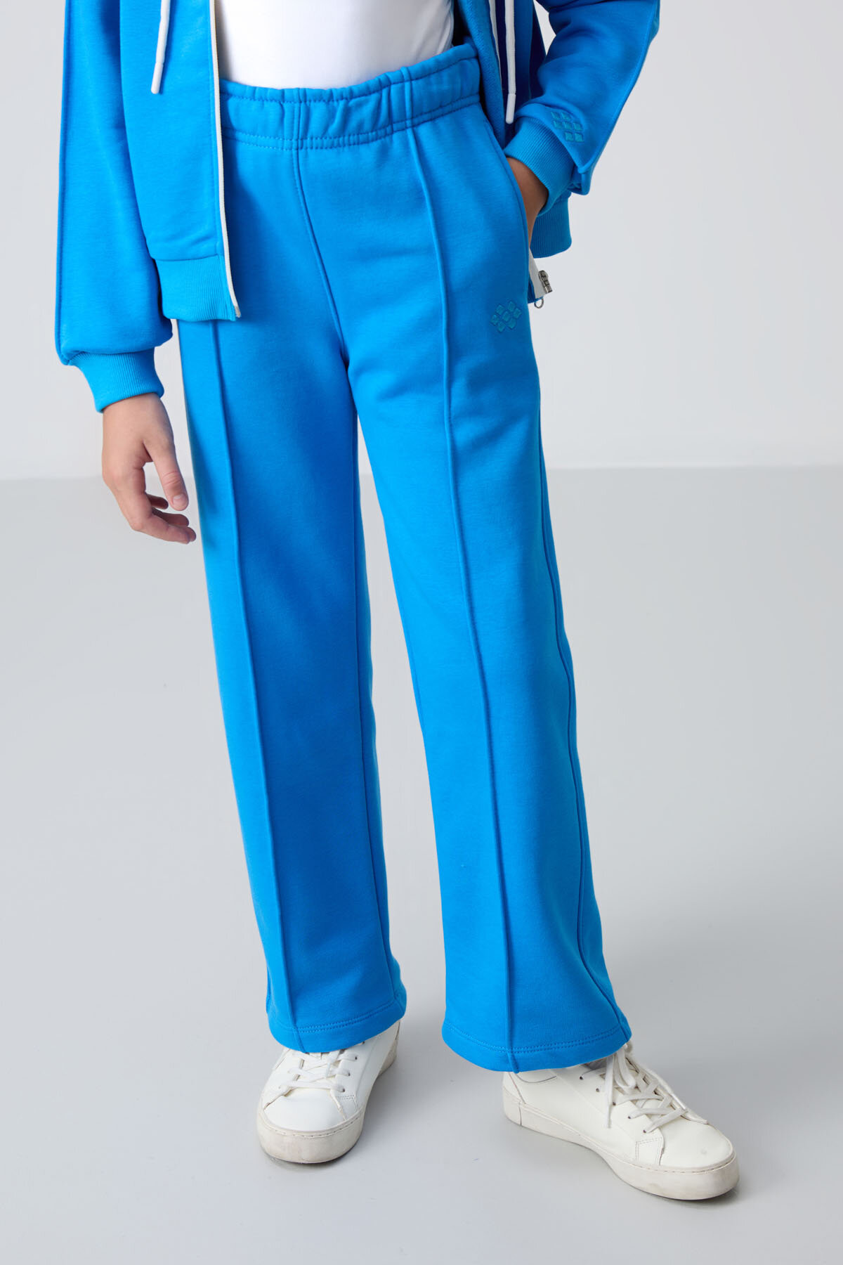 Mavi Pamuklu İçi Tüylü Yumuşak Dokulu Standart Fit Nakışlı Kız Çocuk Eşofman Takım - 75161 - TOMMYLIFE (1)