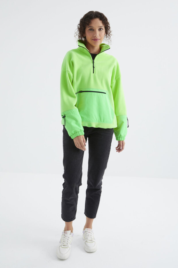 Neon Yeşil Etek Ucu Büzgülü Yarım Fermuarlı Oversize Kadın Polar Sweatshirt - 97238 - 3