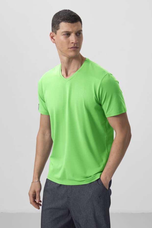 Neon Yeşil Basic Kısa Kol Standart Kalıp V Yaka Erkek T-Shirt - 87912 - 4