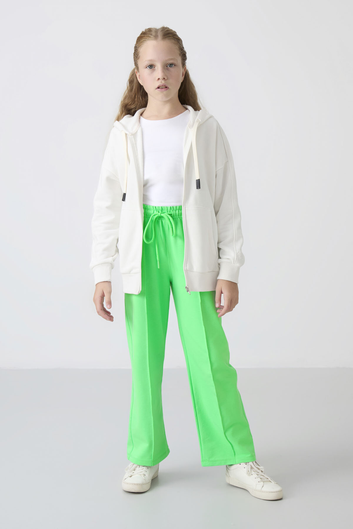 Neon Yeşil Cepli Ön Dikiş Detaylı Geniş Paça Kız Çocuk Eşofman Altı -75144 - TOMMYLIFE