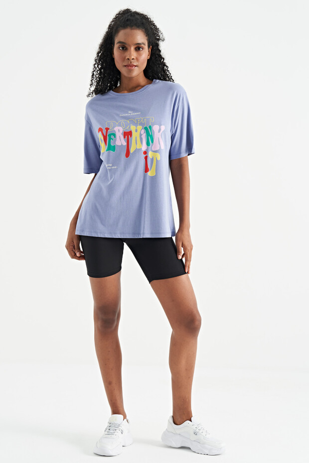 Açık Eflatun Yazı Baskılı Düşük Omuzlu Oversize Basic Kadın T-Shirt - 02306