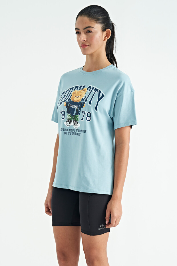 Açık Mavi Ayıcık Baskılı O Yaka Düşük Omuzlu Oversize Kadın T-Shirt - 02182