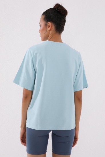 Açık Mavi Deforme Yazı Baskılı O Yaka Kadın Oversize T-Shirt - 97134 - Thumbnail