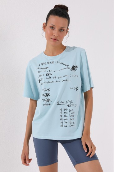 Açık Mavi El Yazısı Baskılı O Yaka Kadın Oversize T-Shirt - 97137 - Thumbnail